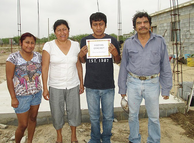A family happy to have a house in Mexico