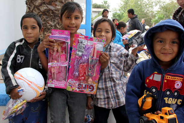 Kids with their toys at the Christmas fiesta in Reynosa Kids with their toys at the Christmas fiesta in Reynosa