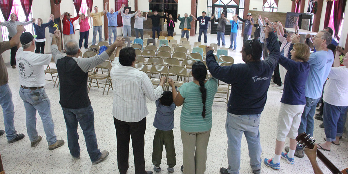 Singing unidos unidos together in Reynosa