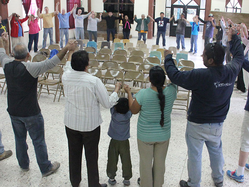 Singing unidos unidos in Reynosa