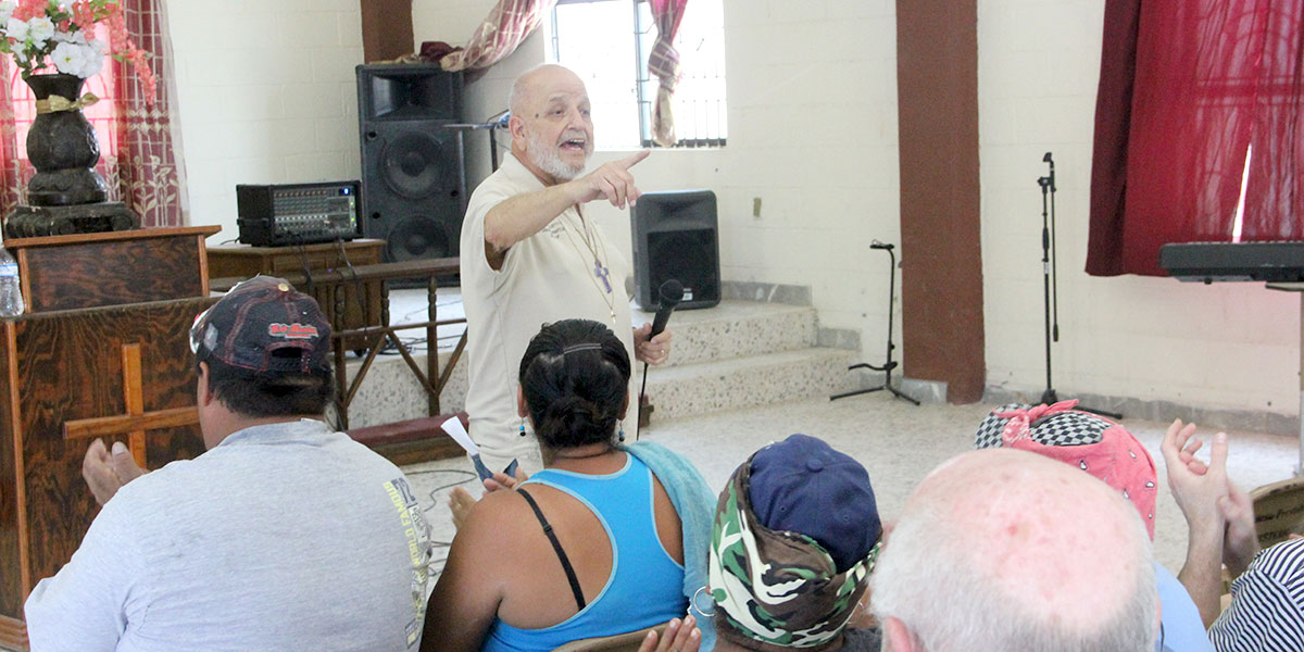 Deantin leading the dedication service in Reynosa Deantin leading the dedication service in Reynosa