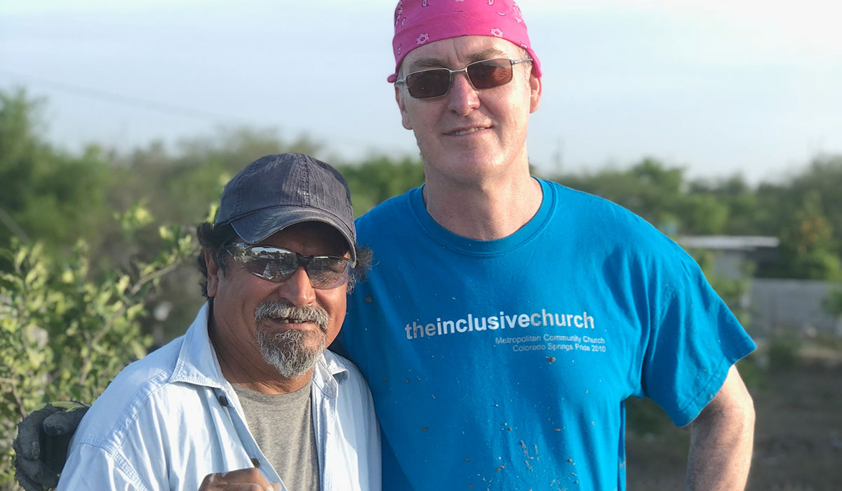 Friends pouring a roof together in Reynosa