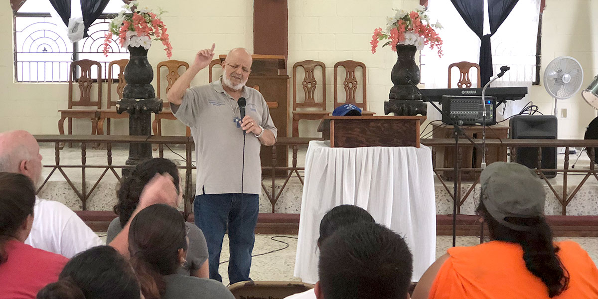 Deantin singing at the devotion service in Reynosa Deantin singing at the devotion service in Reynosa