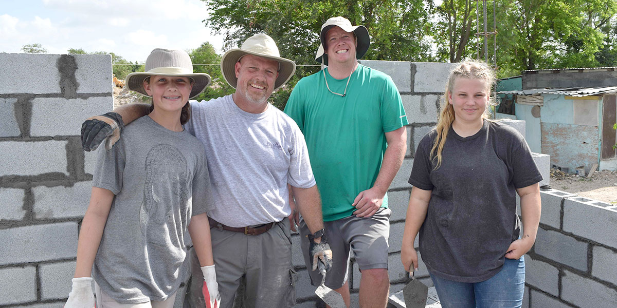 A team from North Carolina building a house for a family in need in Reynosa