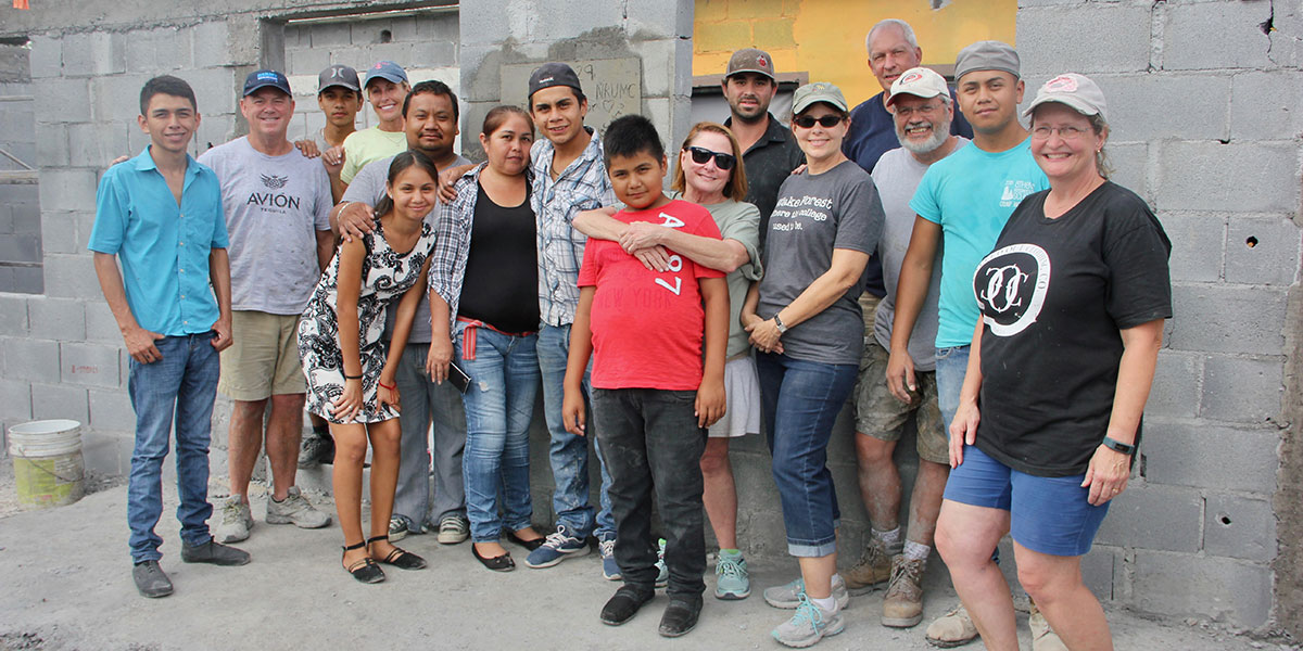 A team in North Carolina with a family receiving a house in Reynosa A team in North Carolina with a family receiving a house in Reynosa