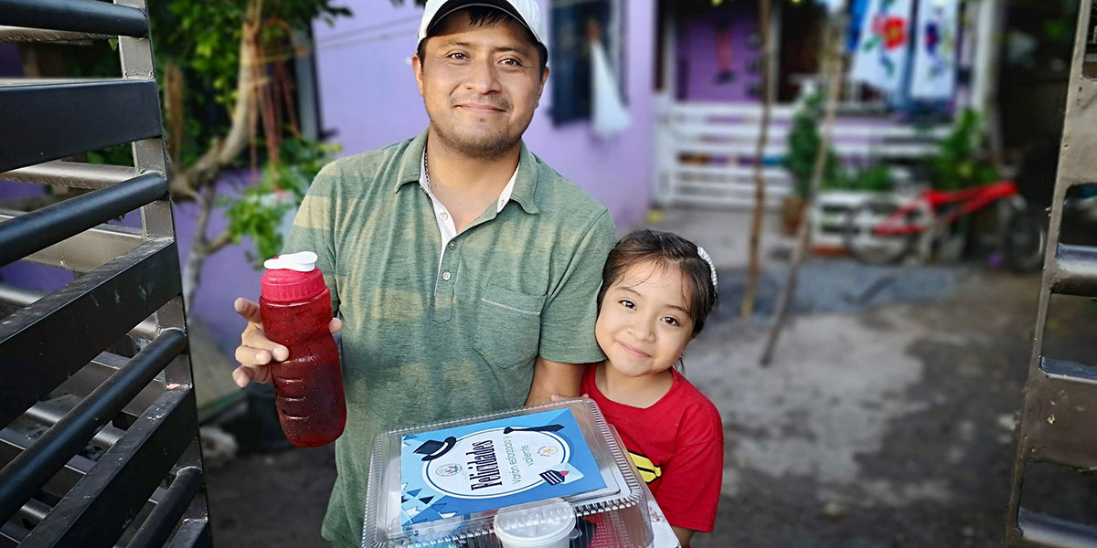 Delivering Fathers Day gifts to dads in Reynosa Delivering Fathers Day gifts to dads in Reynosa