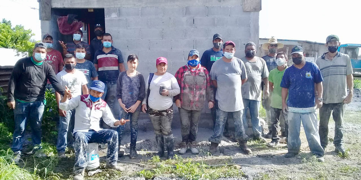 The staff and volunteers pouring the roof of Casa 5 in Reynosa Mexico The staff and volunteers pouring the roof of Casa 5 in Reynosa Mexico