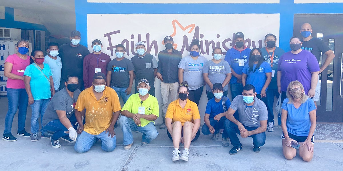 Our staff and volunteers with our friends from Charlotte North Carolina in Reynosa Mexico