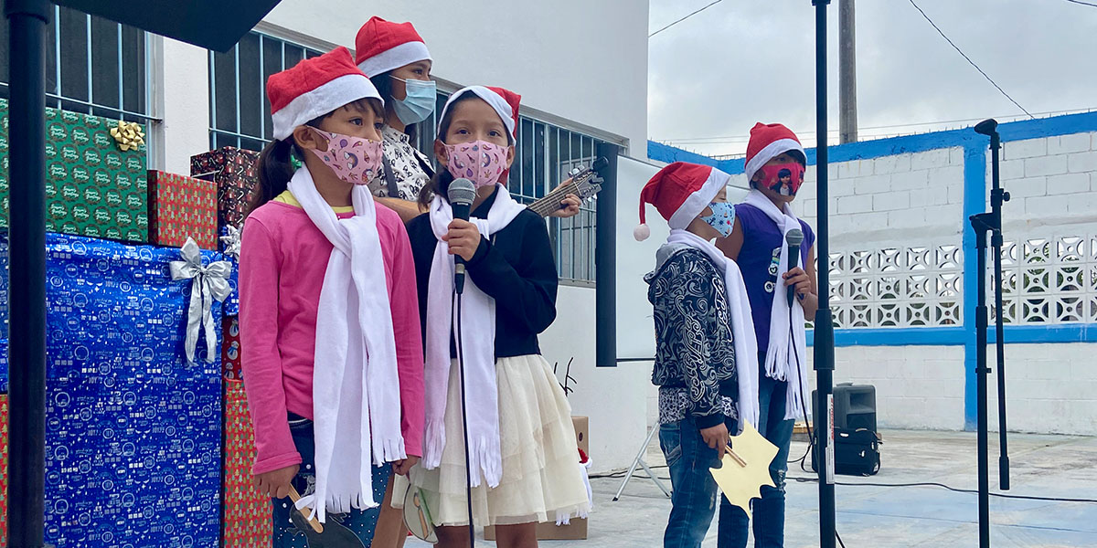 Kids singing Silent Night at the childrens nutrition Christmas fiesta in Reynosa Kids singing Silent Night at the childrens nutrition Christmas fiesta in Reynosa