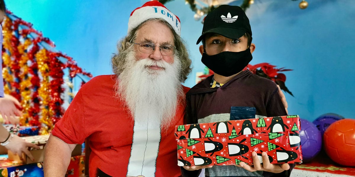 Giving out toys to the kids at the childrens nutrition program Christmas fiesta in Reynosa Giving out toys to the kids at the childrens nutrition program Christmas fiesta in Reynosa