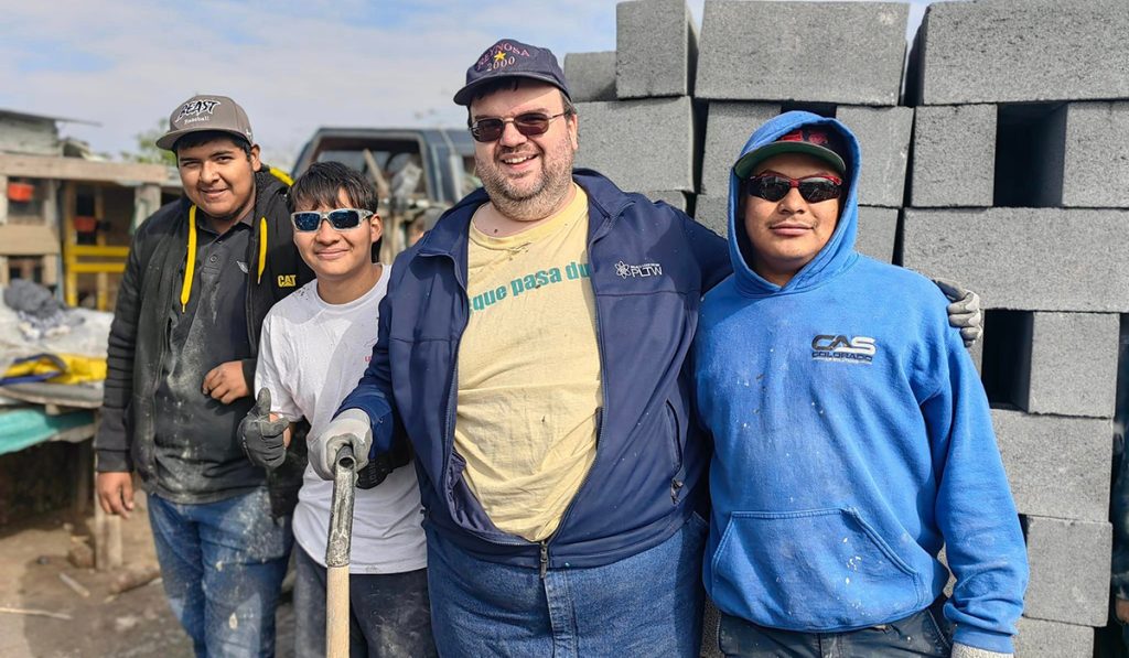 Friends from Reynosa and Indianapolis helping to build a house for a family in Mexico