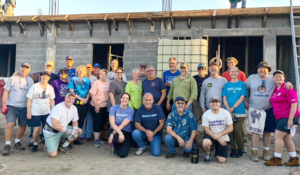 All of the volunteers from the US who came down to help with the Deantin community center roof pour in Mexico